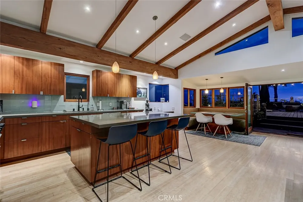 3205 Bayview Drive Manhattan Beach, CA 90266