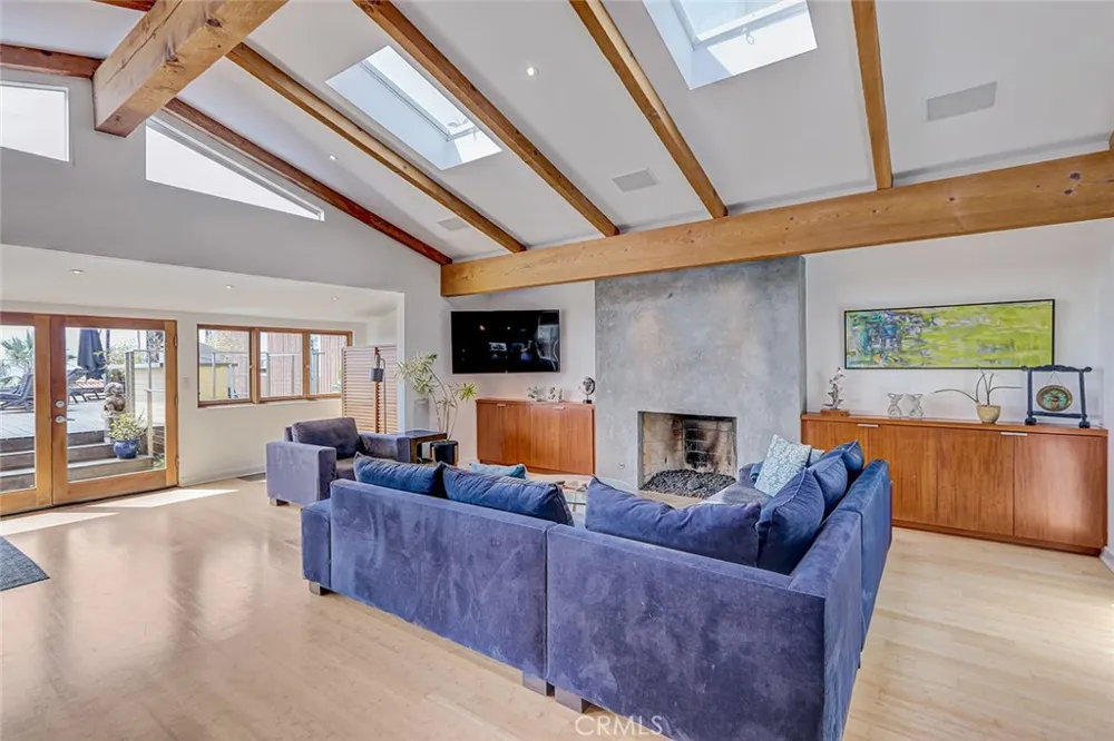 3205 Bayview Drive Manhattan Beach, CA 90266