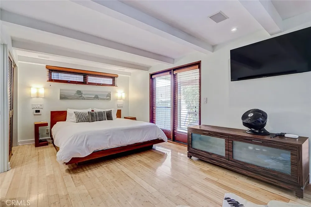 3205 Bayview Drive Manhattan Beach, CA 90266