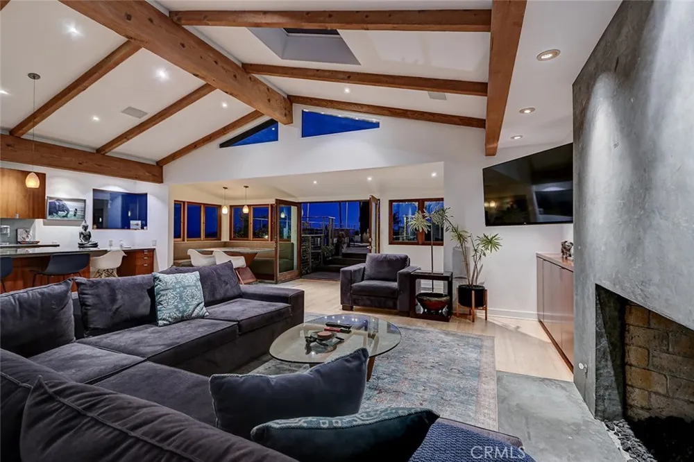 3205 Bayview Drive Manhattan Beach, CA 90266