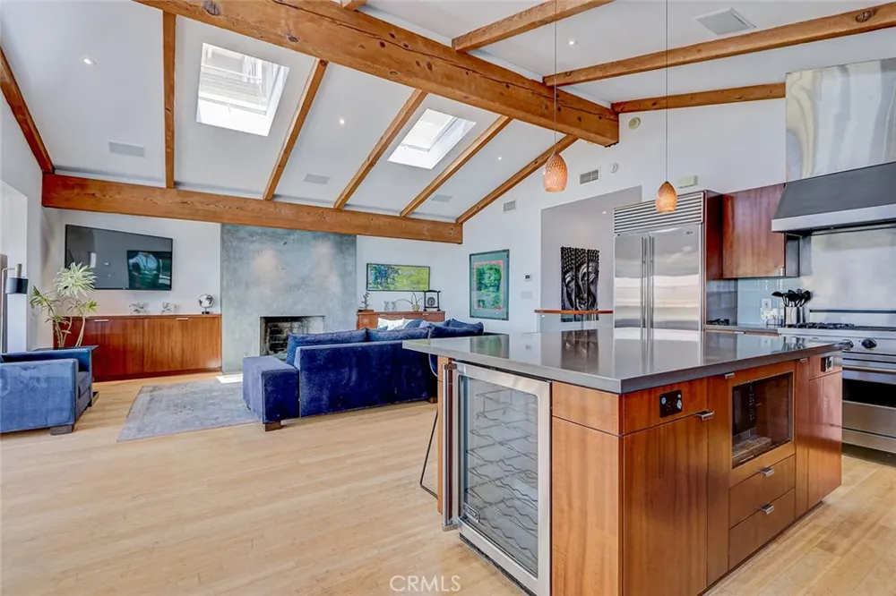 3205 Bayview Drive Manhattan Beach, CA 90266