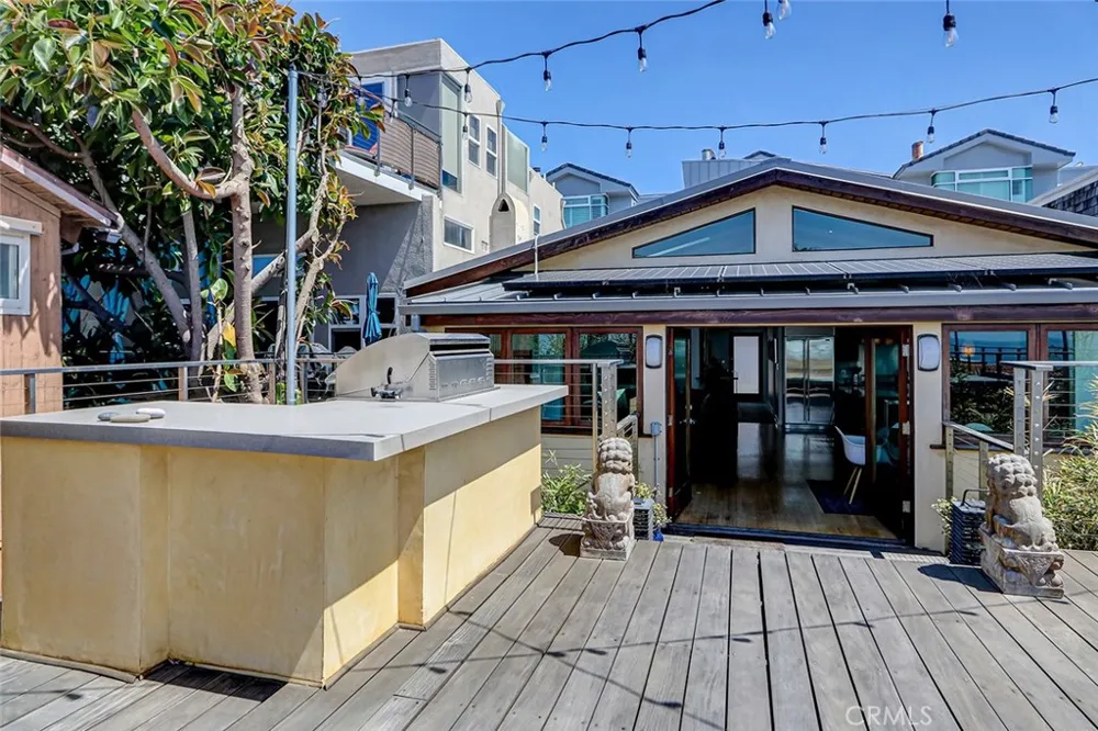 3205 Bayview Drive Manhattan Beach, CA 90266