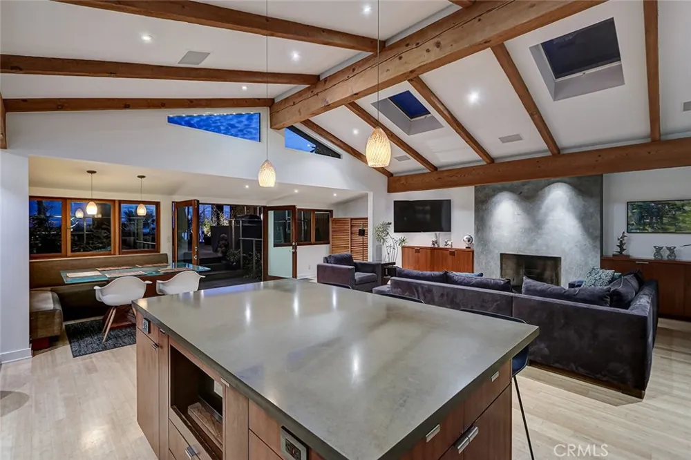 3205 Bayview Drive Manhattan Beach, CA 90266