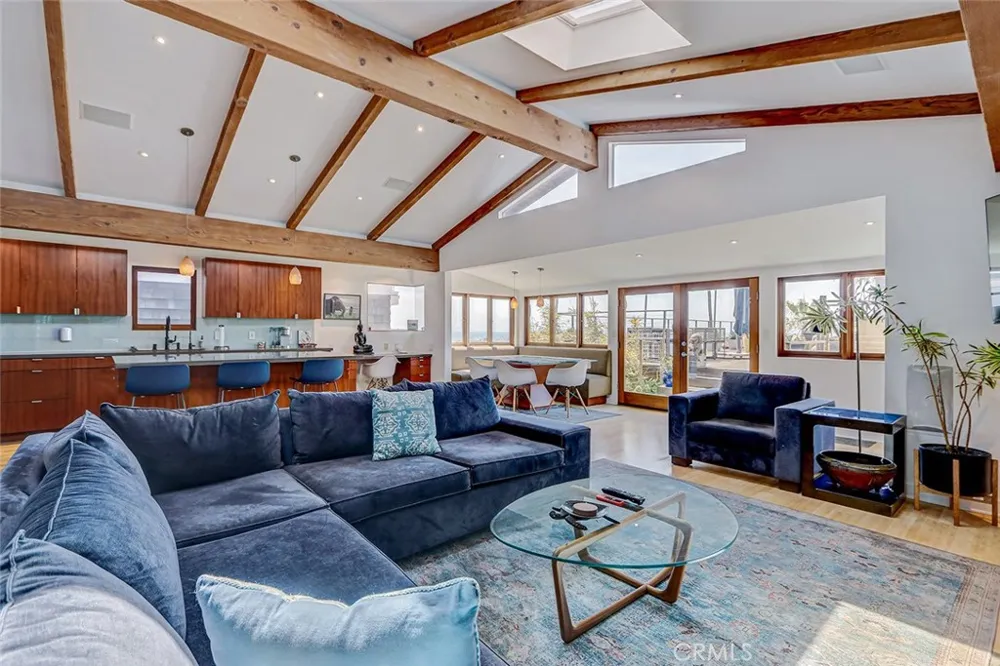 3205 Bayview Drive Manhattan Beach, CA 90266