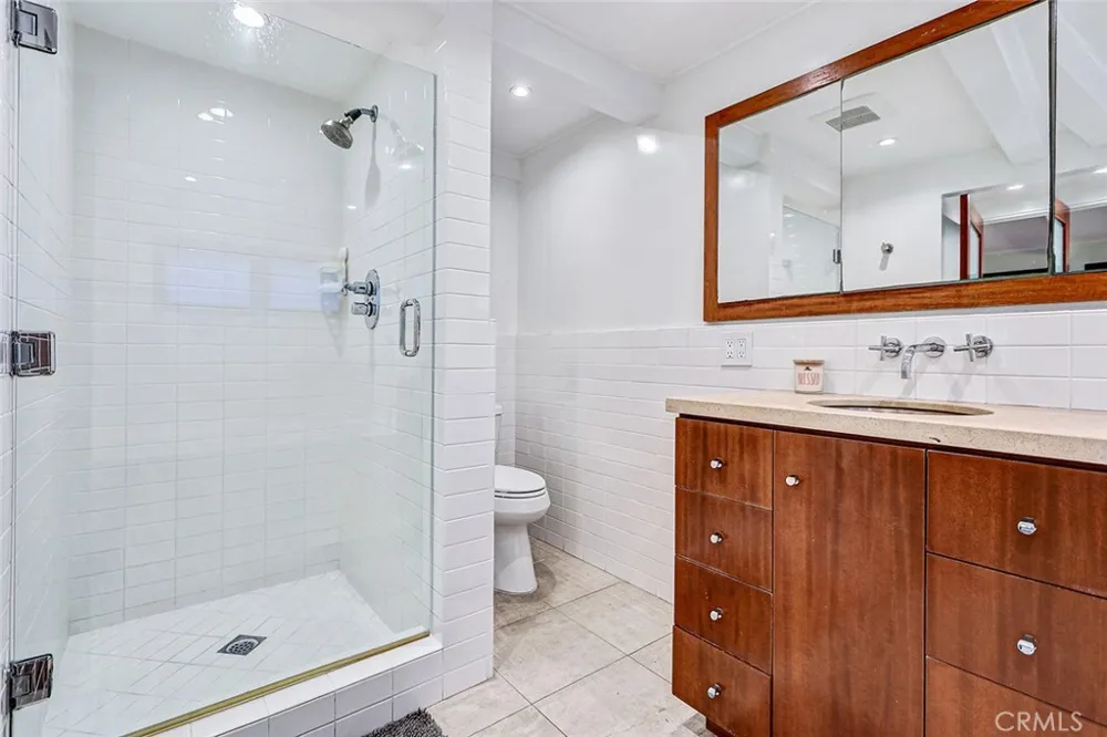 3205 Bayview Drive Manhattan Beach, CA 90266