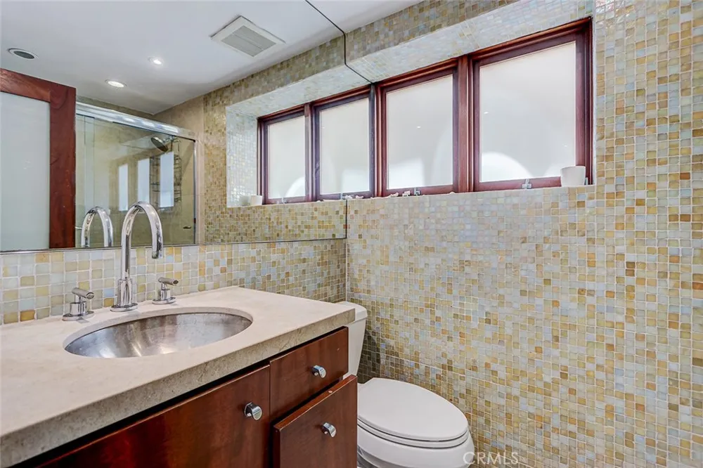 3205 Bayview Drive Manhattan Beach, CA 90266