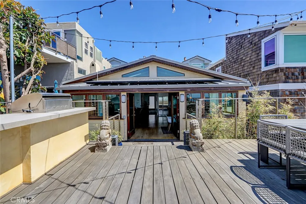 3205 Bayview Drive Manhattan Beach, CA 90266