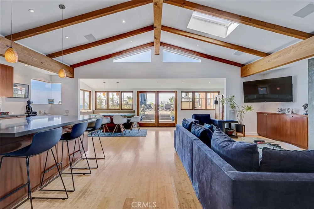 3205 Bayview Drive Manhattan Beach, CA 90266