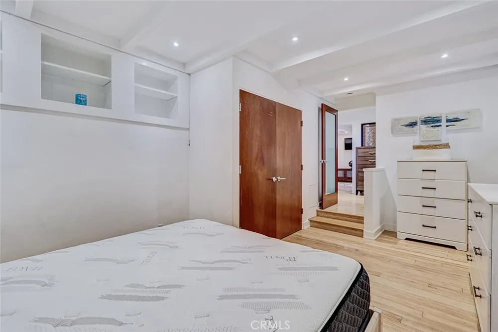 3205 Bayview Drive Manhattan Beach, CA 90266