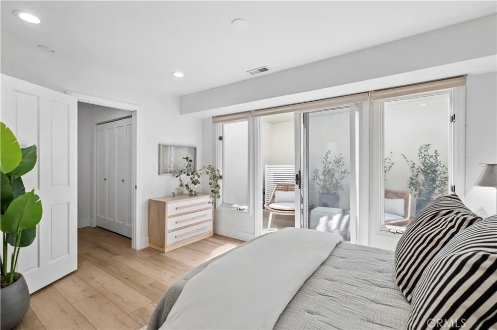 708 Iris Avenue #A Corona del Mar, CA 92625