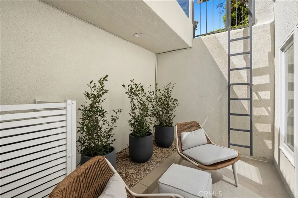 708 Iris Avenue #A Corona del Mar, CA 92625