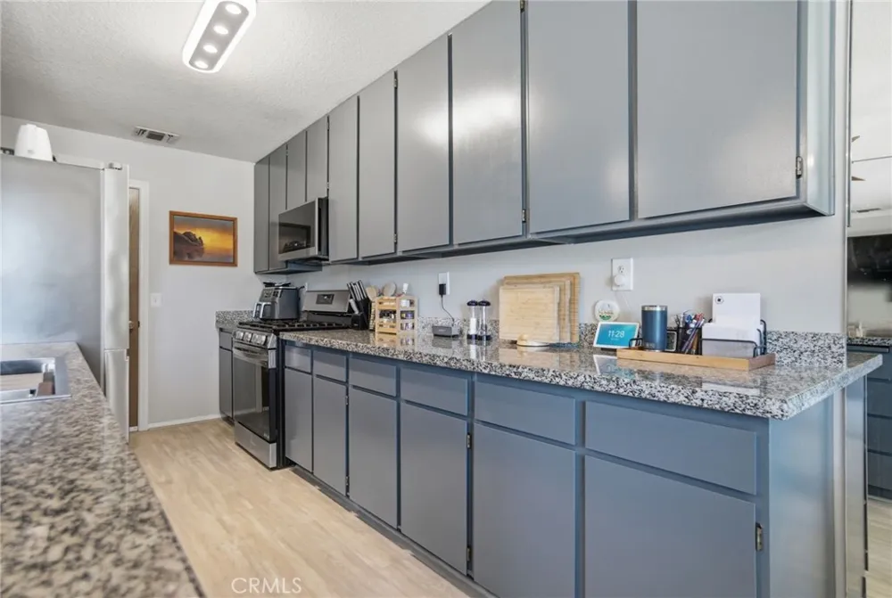 27535 Lakeview Helendale, CA 92342
