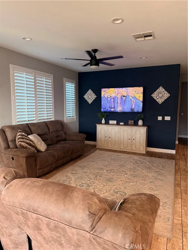 24109 Darmera Lake Elsinore, CA 92532