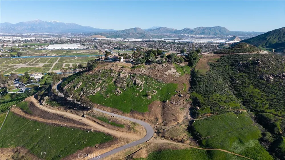 11251 Laurel Bloomington, CA 92316