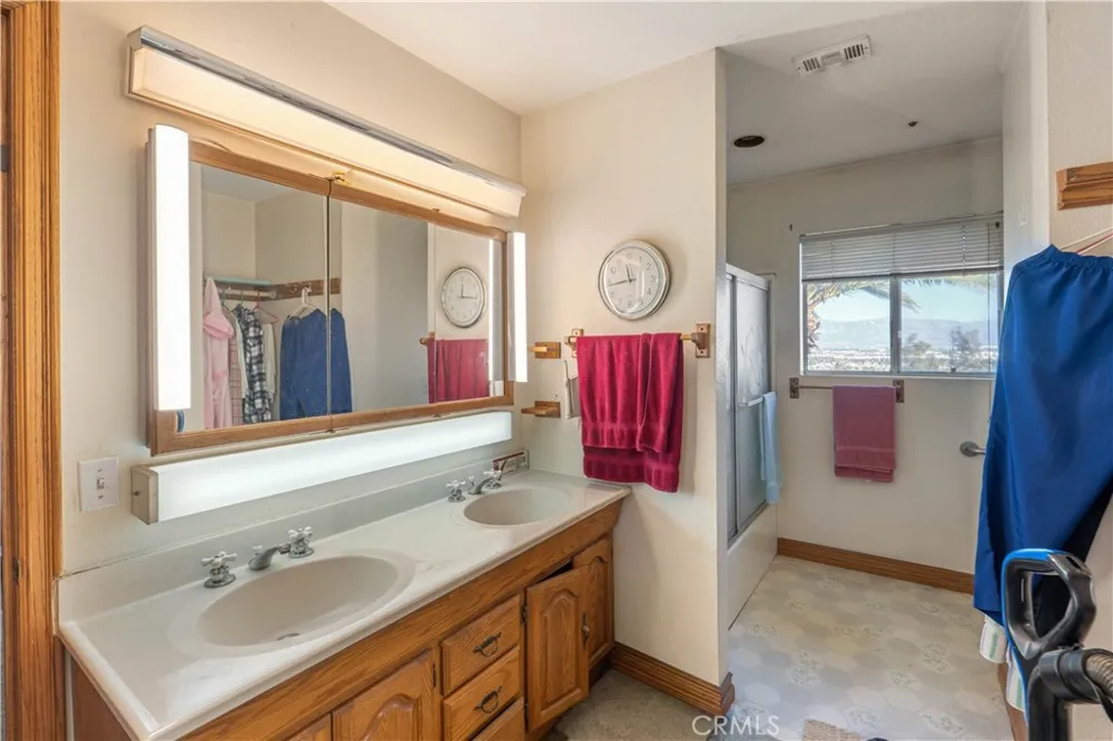 11251 Laurel Bloomington, CA 92316