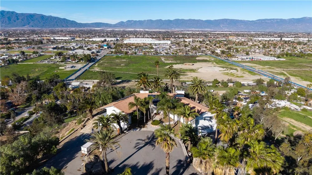 11251 Laurel Bloomington, CA 92316