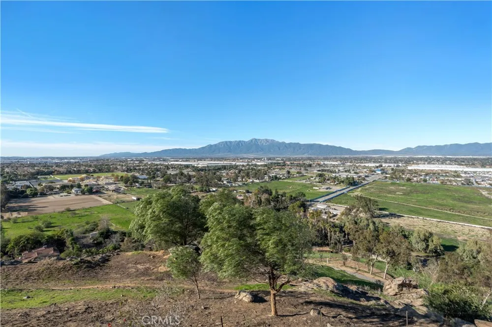11251 Laurel Bloomington, CA 92316