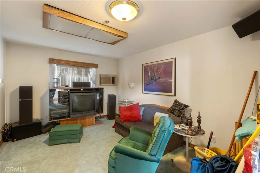 11251 Laurel Bloomington, CA 92316