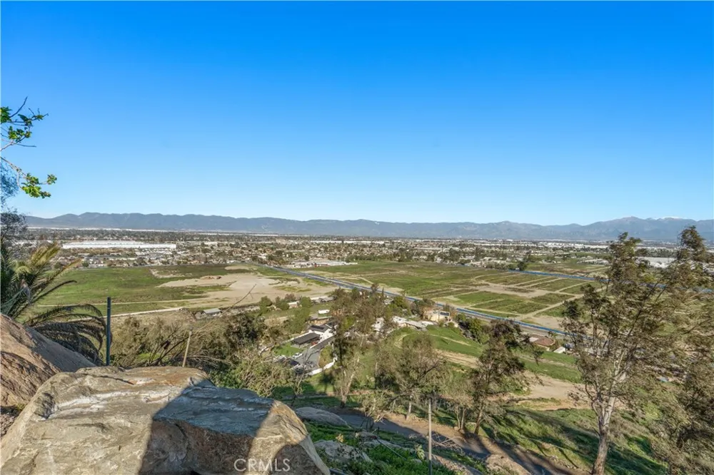 11251 Laurel Bloomington, CA 92316