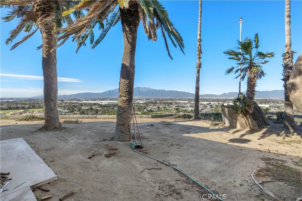 11251 Laurel Bloomington, CA 92316