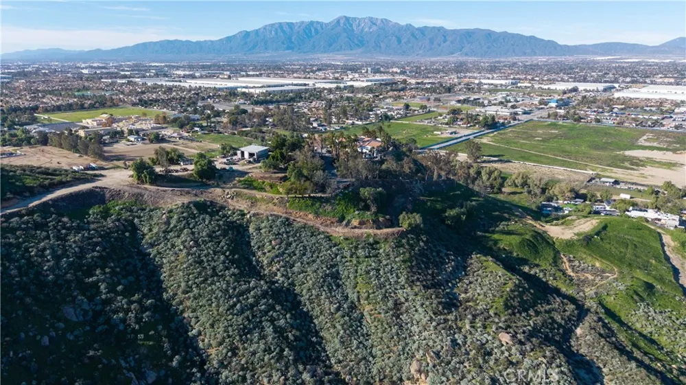 11251 Laurel Bloomington, CA 92316