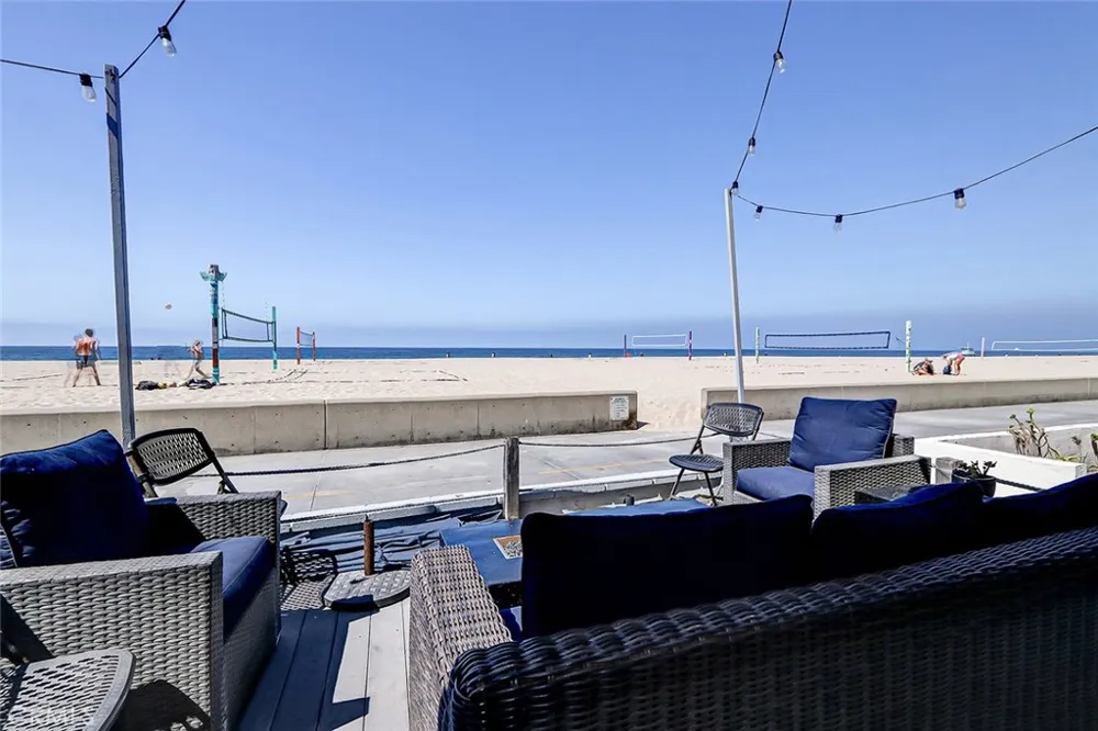 1614 The Strand Hermosa Beach, CA 90254