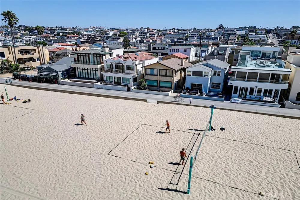 1614 The Strand Hermosa Beach, CA 90254