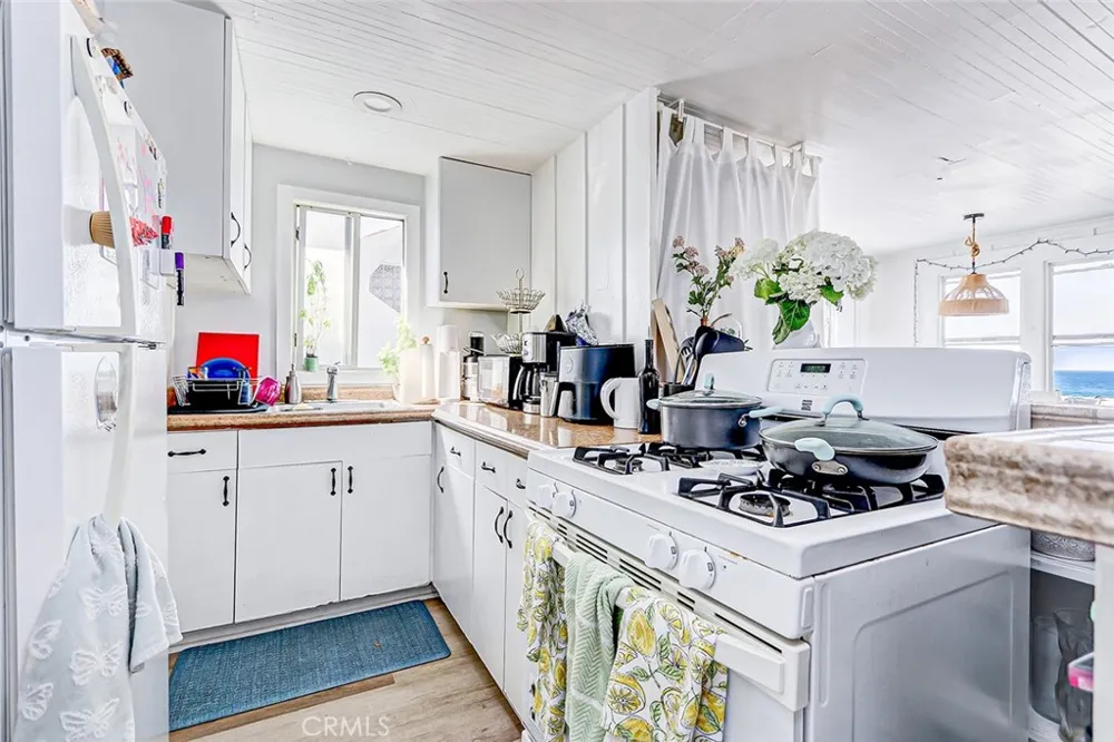 1614 The Strand Hermosa Beach, CA 90254
