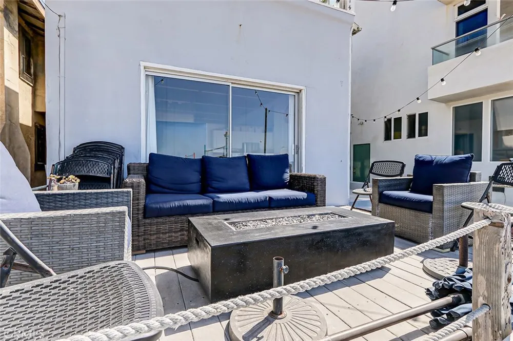 1614 The Strand Hermosa Beach, CA 90254