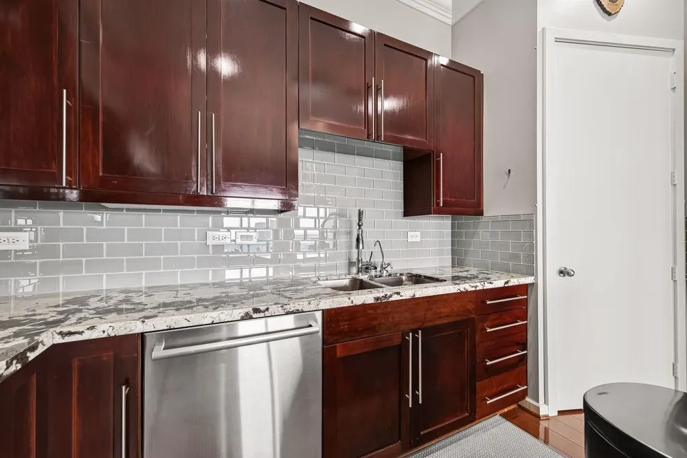 3388 Sage Road #2302 Houston, TX 77056