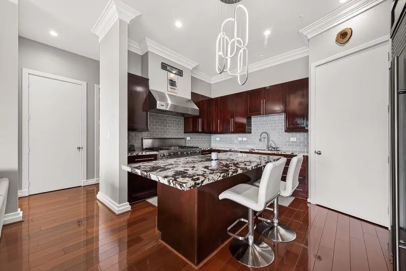 3388 Sage Road #2302 Houston, TX 77056