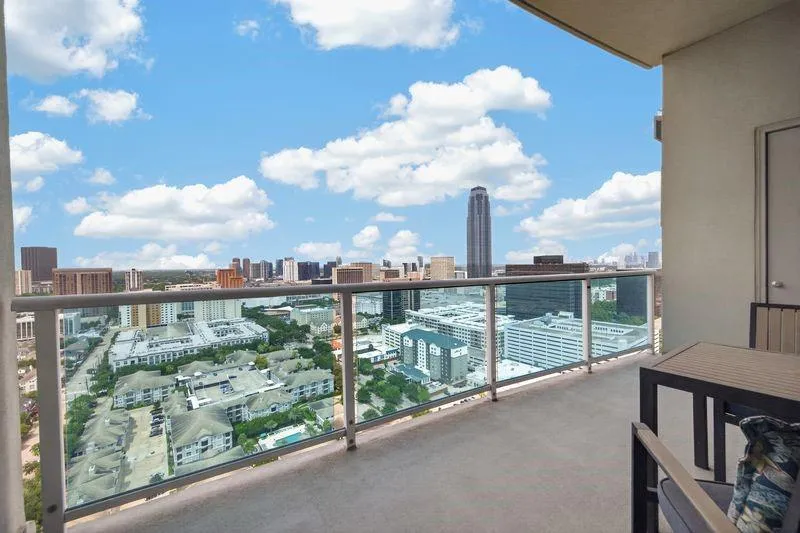 3388 Sage Road #2302 Houston, TX 77056