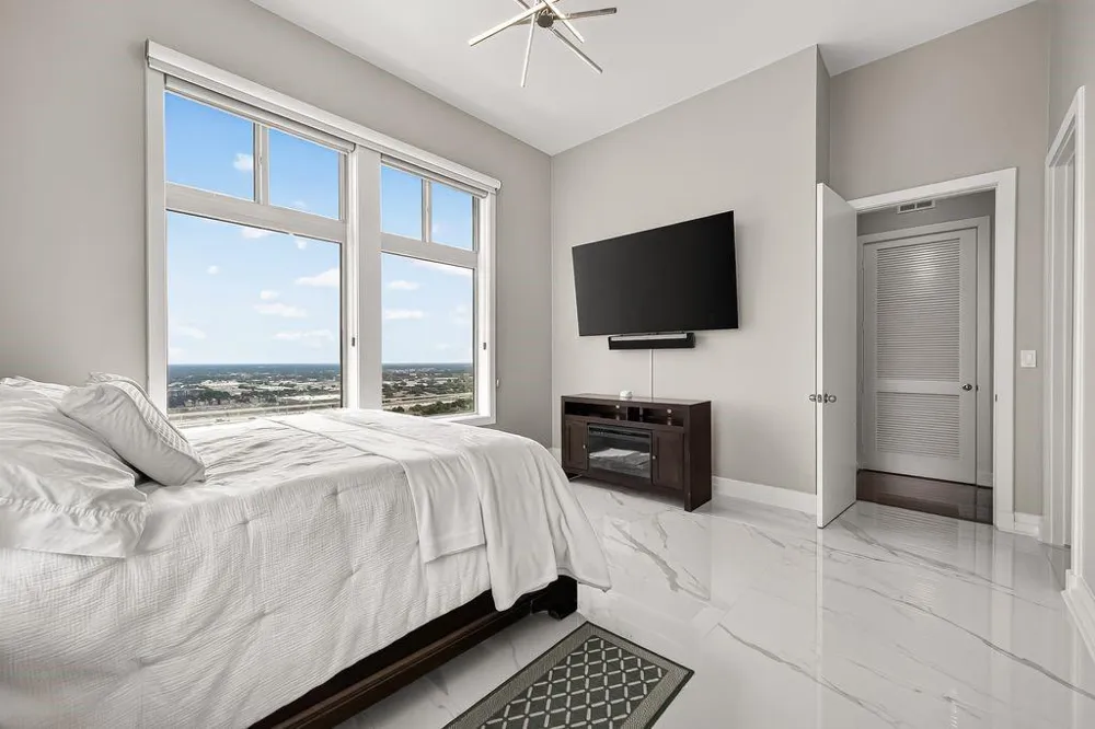 3388 Sage Road #2302 Houston, TX 77056
