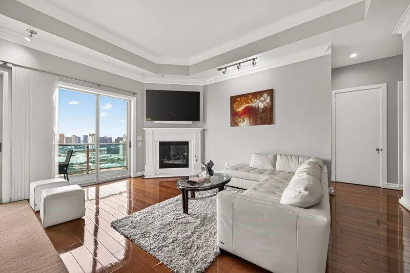 3388 Sage Road #2302 Houston, TX 77056