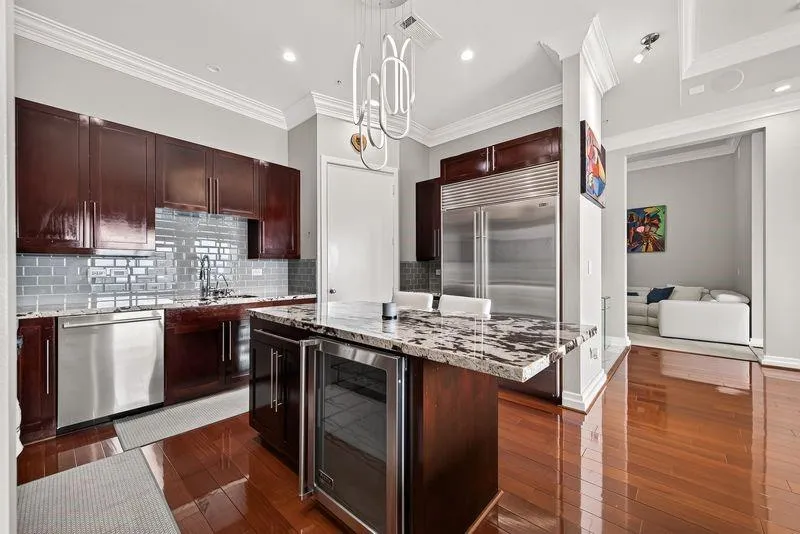 3388 Sage Road #2302 Houston, TX 77056