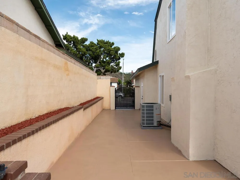 14302 Sandown Poway, CA 92064