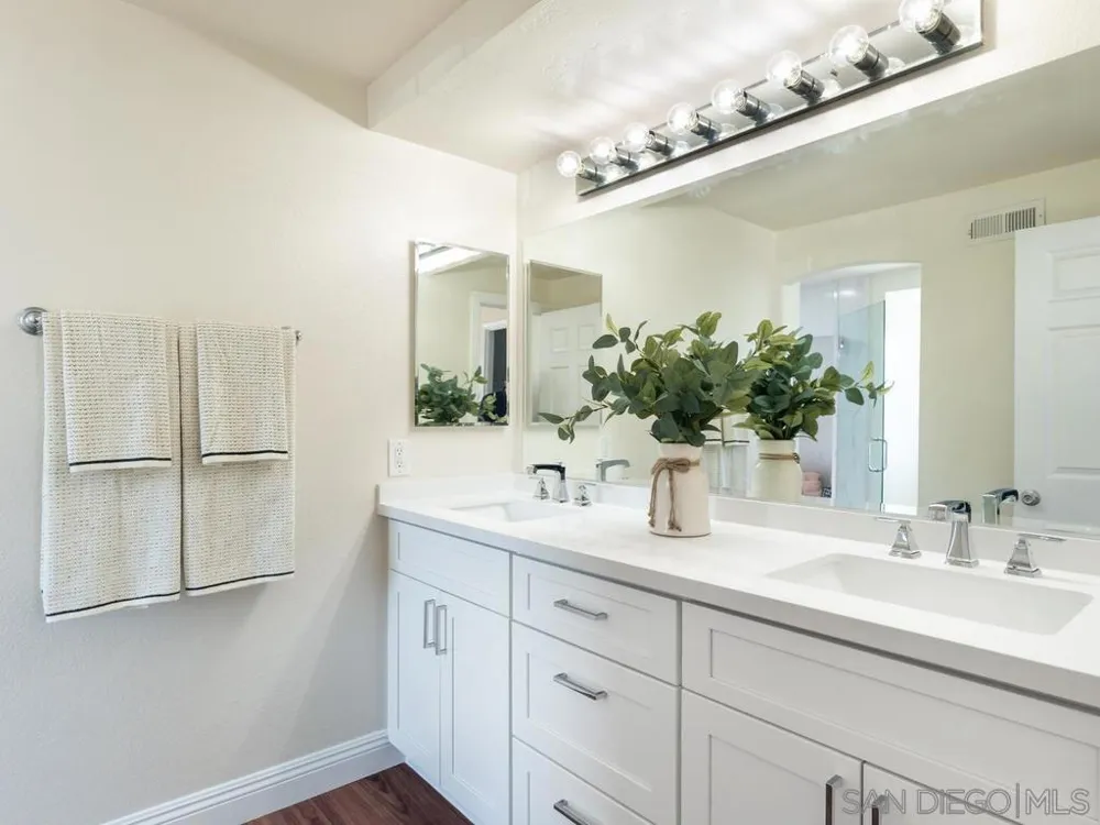 14302 Sandown Poway, CA 92064