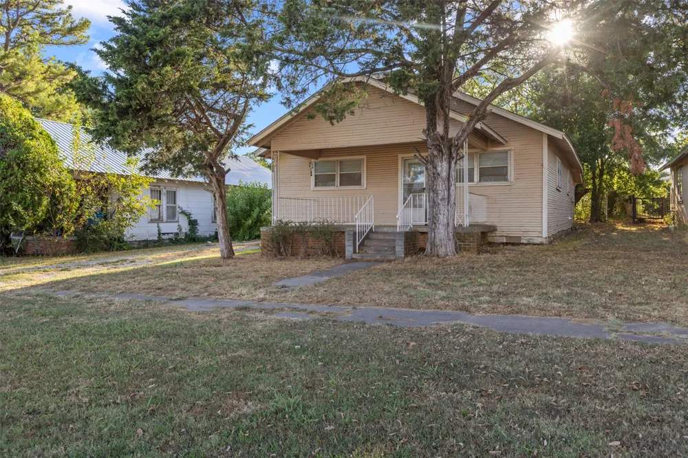 205 Broadway Street Konawa, OK 74849