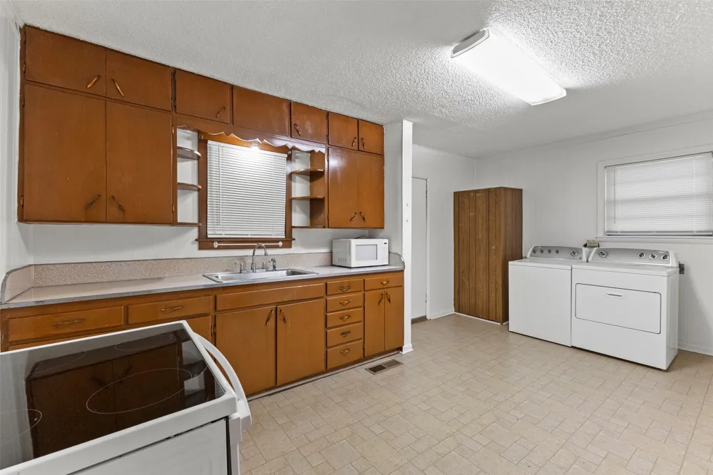 205 Broadway Street Konawa, OK 74849