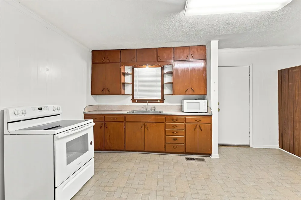 205 Broadway Street Konawa, OK 74849