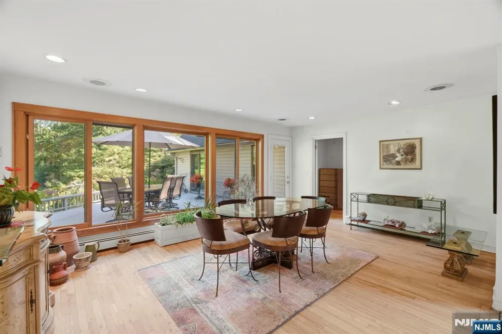 343 Sunset Road Pequannock Township, NJ 07444