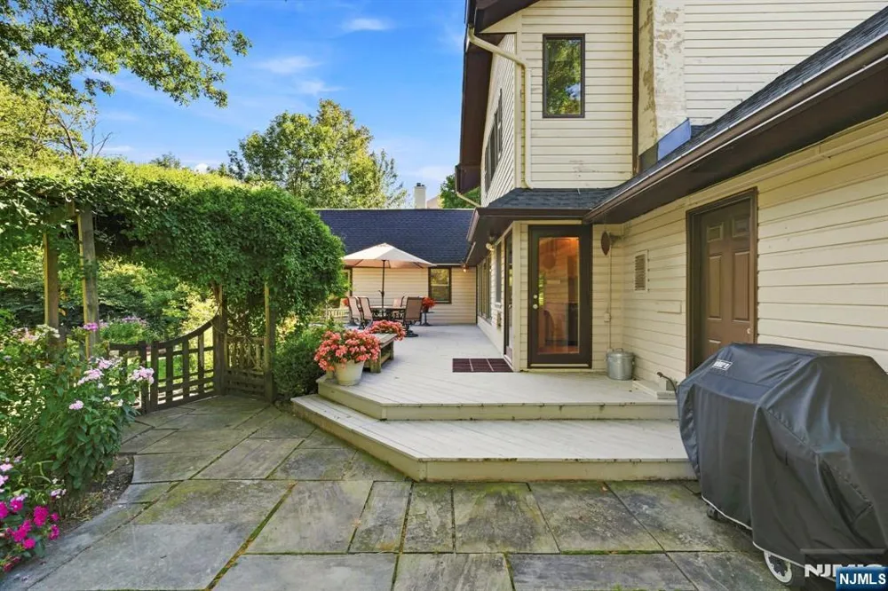 343 Sunset Road Pequannock Township, NJ 07444