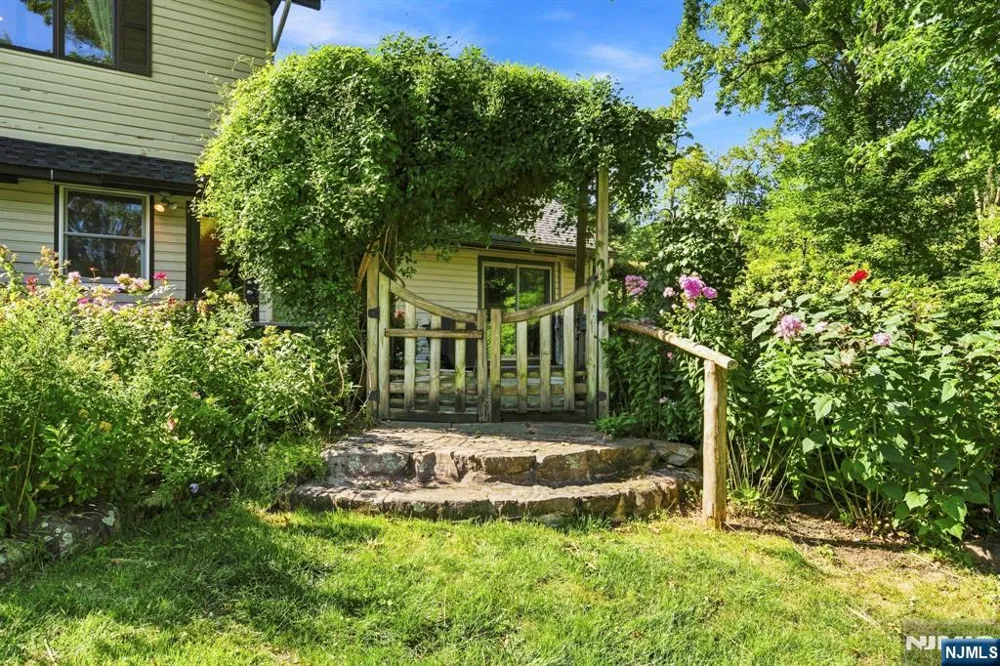 343 Sunset Road Pequannock Township, NJ 07444