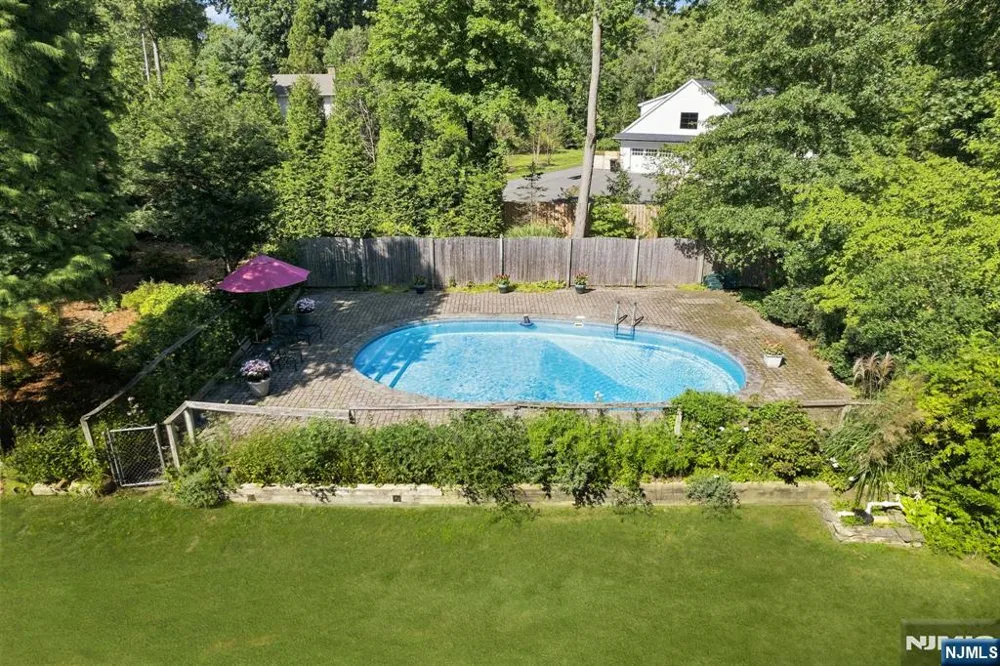 343 Sunset Road Pequannock Township, NJ 07444
