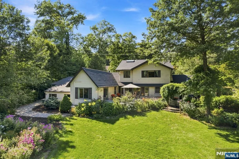 343 Sunset Road Pequannock Township, NJ 07444