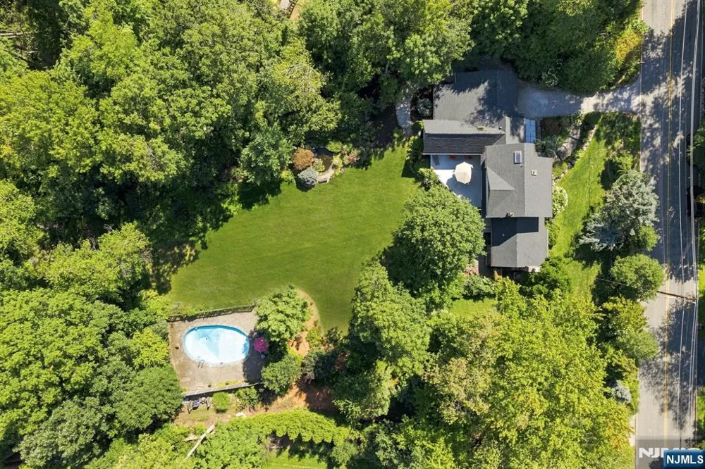 343 Sunset Road Pequannock Township, NJ 07444