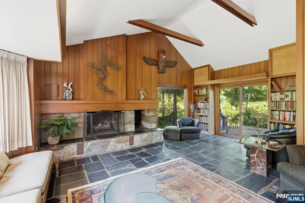 343 Sunset Road Pequannock Township, NJ 07444