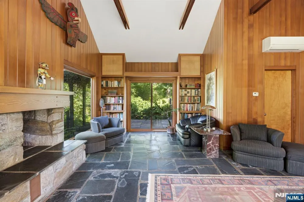 343 Sunset Road Pequannock Township, NJ 07444