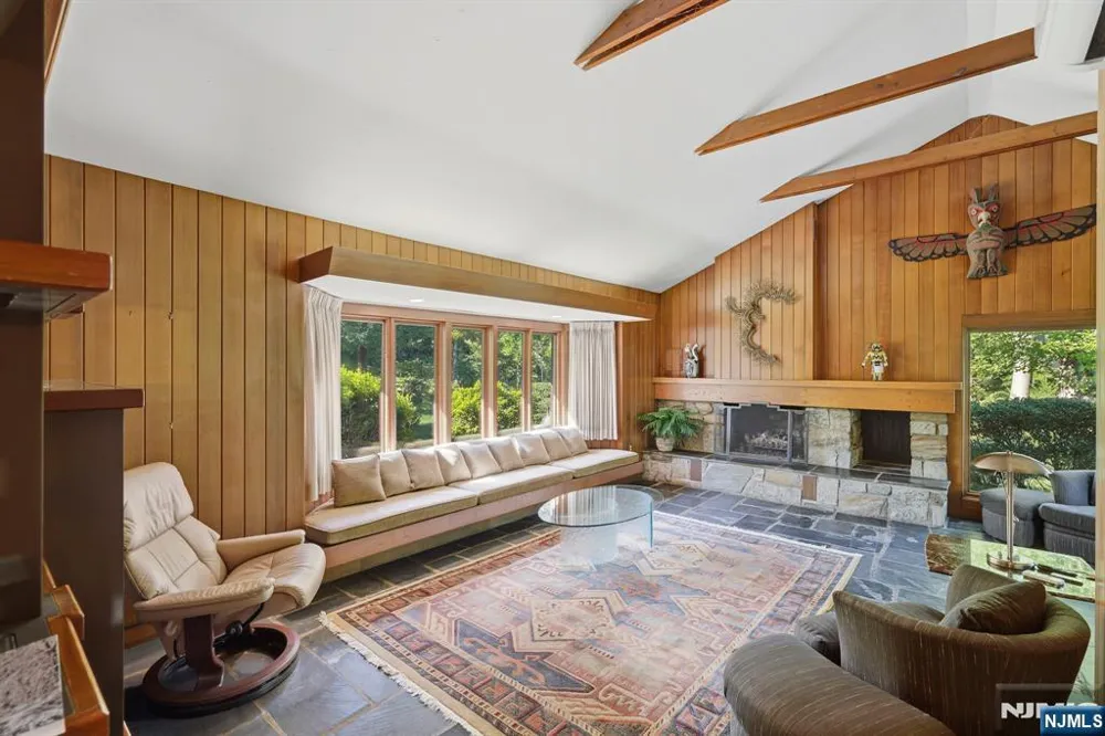 343 Sunset Road Pequannock Township, NJ 07444