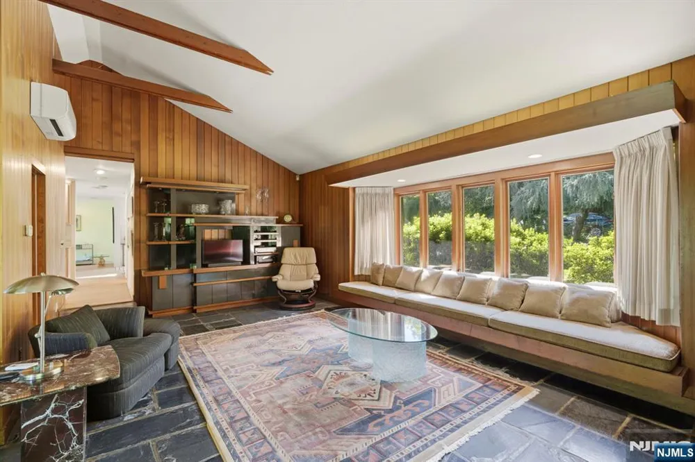 343 Sunset Road Pequannock Township, NJ 07444